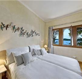 5 bedroom villa with infinity pool on Lefkada, sleeps up to 14